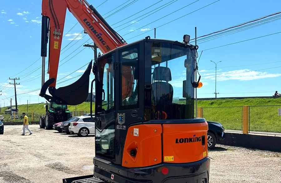 Mini escavadeira Lonking CDM6035 — frota da Grid Máquinas